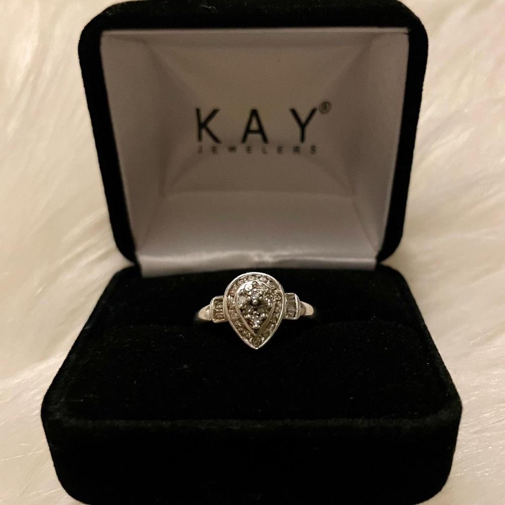10K White Gold Diamond Ring